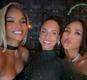 Jessica Alba / jessicaalba nude photo #0334