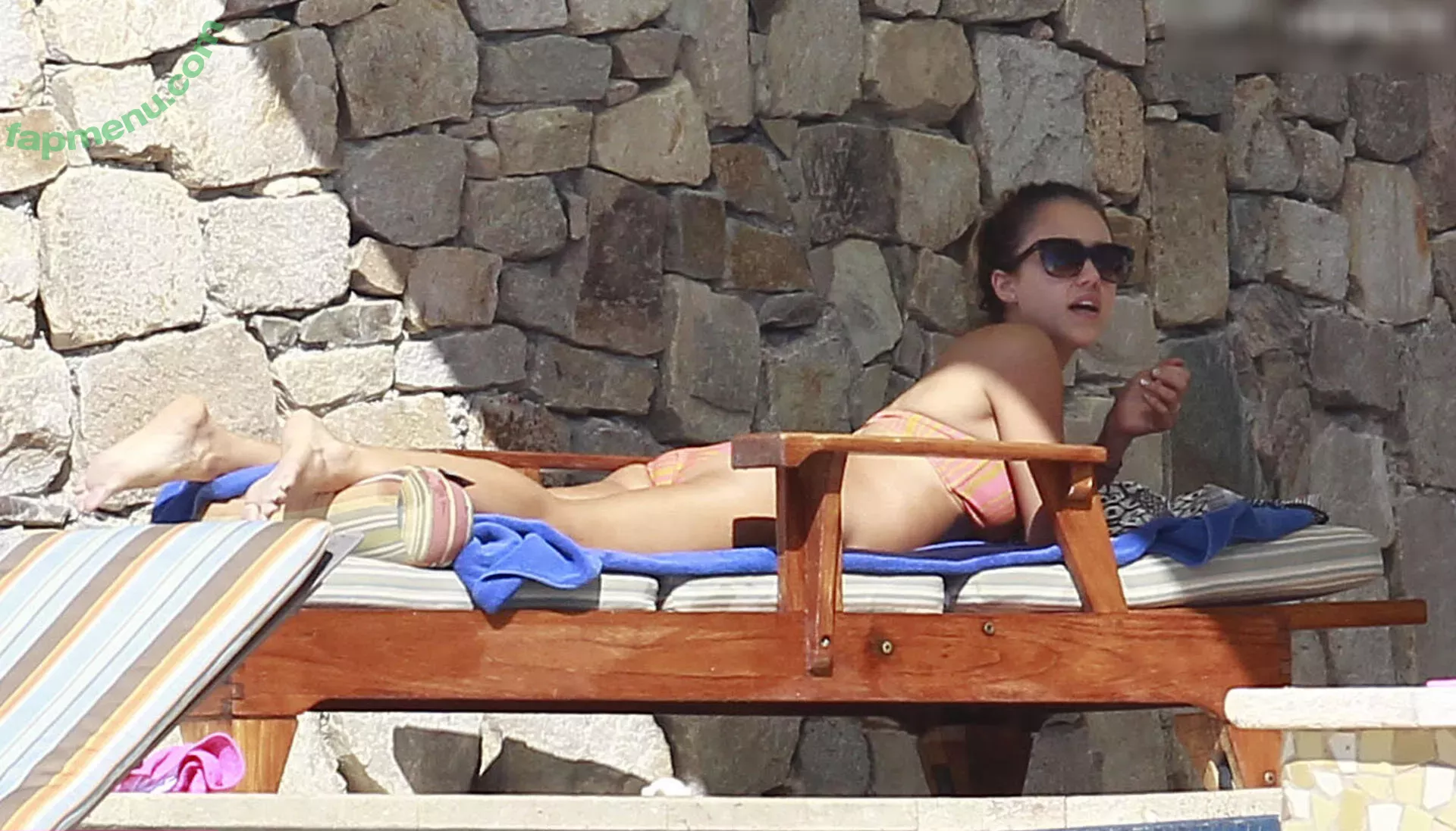 Jessica Alba nude photo #1801 (jessicaalba)