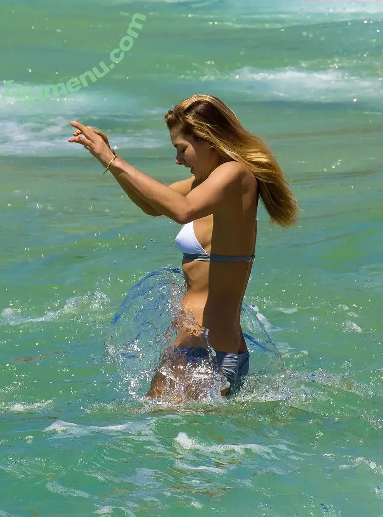 Jessica Hart nude photo #0034 (Jessica Hart)