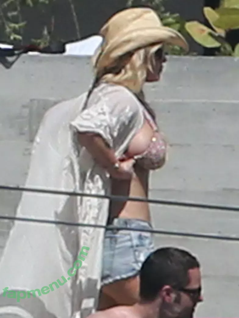 Jessica Simpson nude photo #0321 (52529184 / JessicaSimpson)