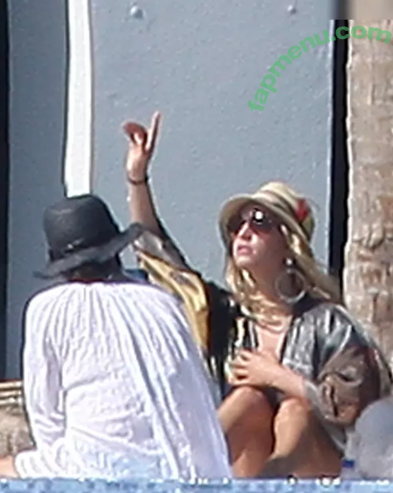 Jessica Simpson nude photo #0756 (52529184 / JessicaSimpson)