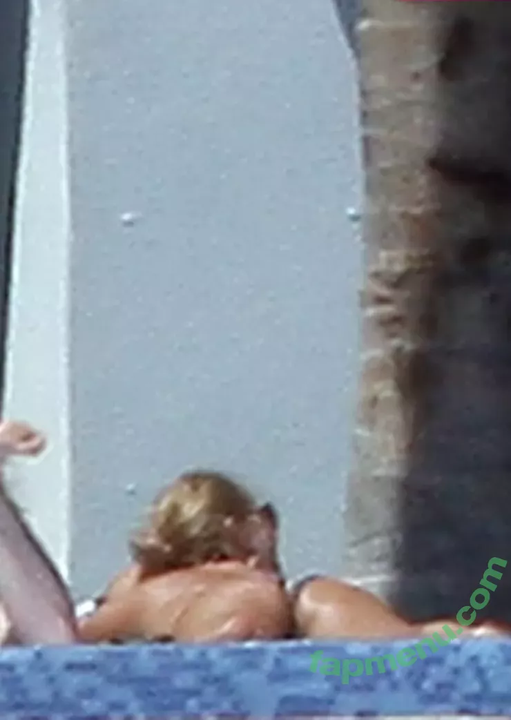 Jessica Simpson nude photo #0769 (52529184 / JessicaSimpson)