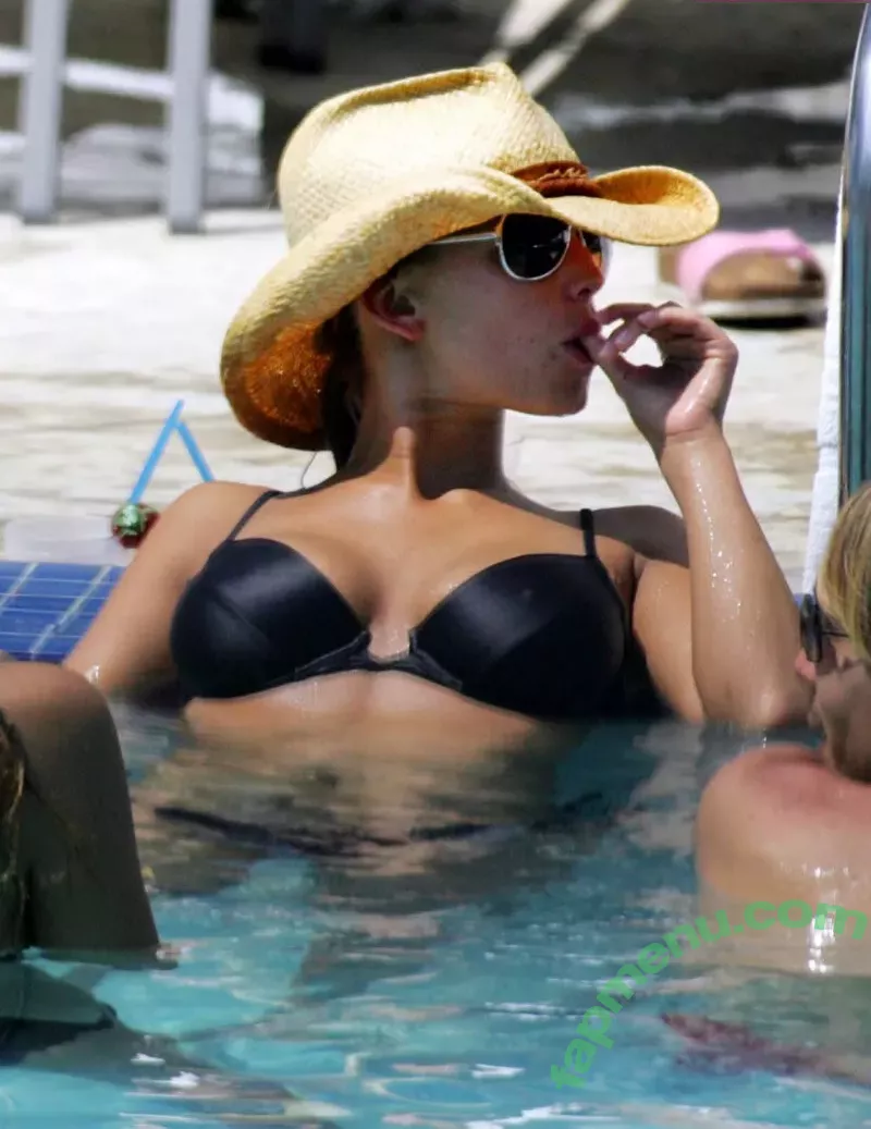 Jessica Simpson nude photo #0775 (52529184 / JessicaSimpson)