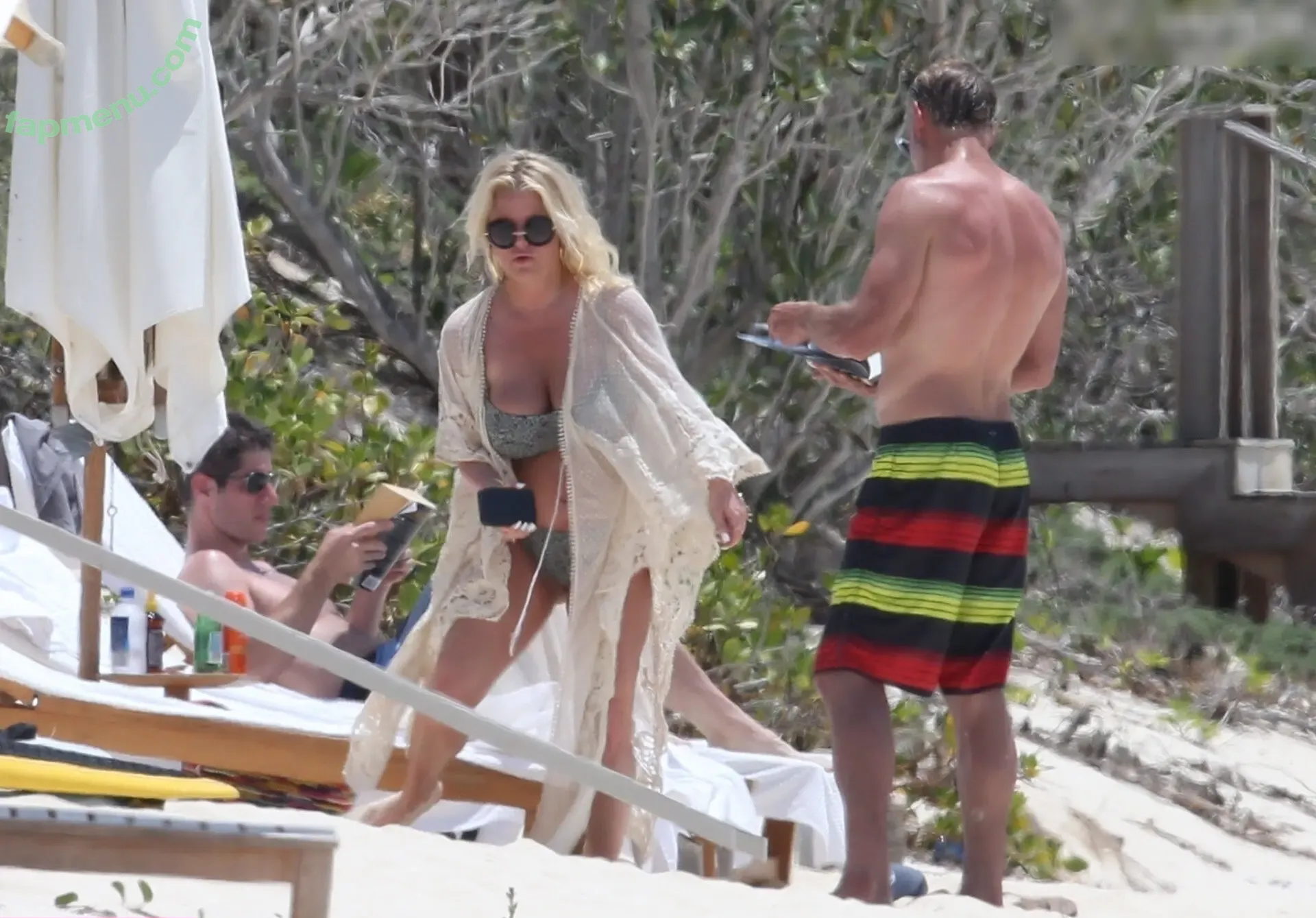 Jessica Simpson nude photo #0971 (52529184 / JessicaSimpson)