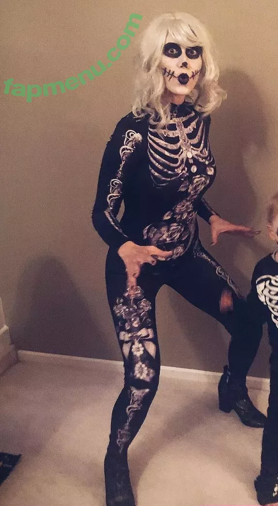 Jewel Staite nude photo #0003 (JewelStaite)