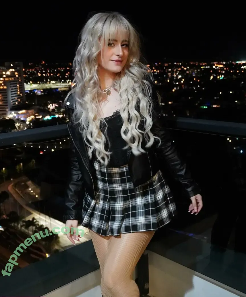 Jezelle Catherine nude photo #0012 (jezellecatherine)