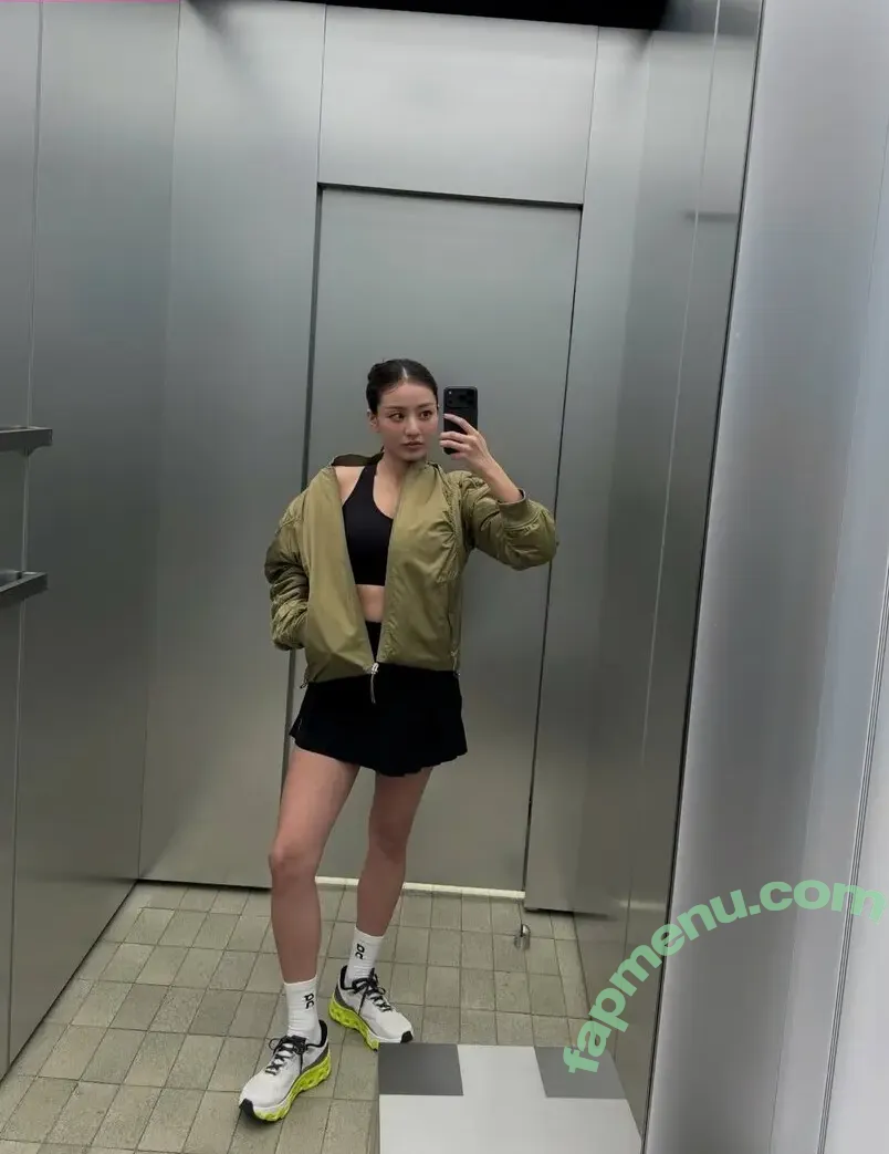 Jihyo nude photo #0671 (TWICE / _zyozyo)