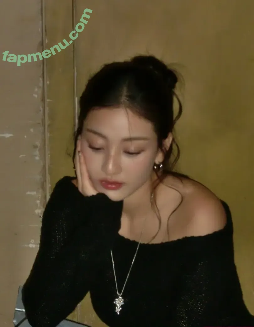 Jihyo nude photo #0700 (TWICE / _zyozyo)