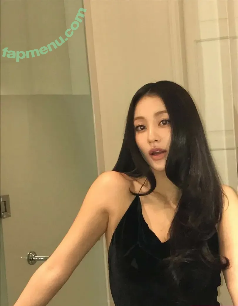 Jihyo nude photo #0882 (TWICE / _zyozyo)