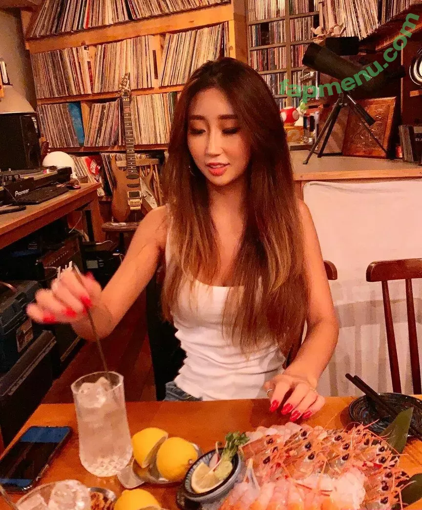 Jinnnyk nude photo #0020 (Jinnnyk)