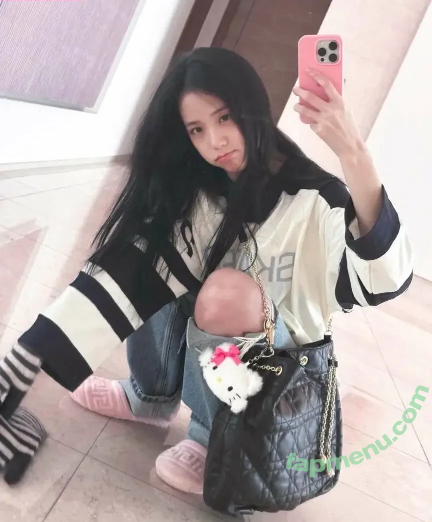 Jisoo nude photo #0550 (BLACKPINK / qenshizu / sooyaaa__)