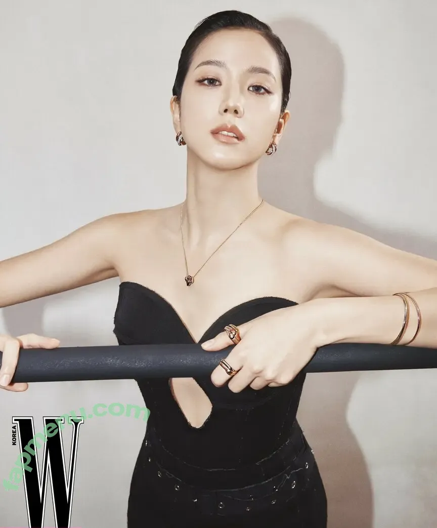 Jisoo nude photo #0564 (BLACKPINK / qenshizu / sooyaaa__)