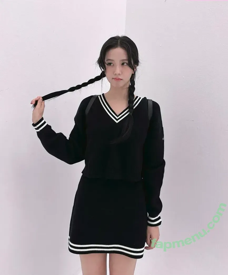 Jisoo nude photo #0576 (BLACKPINK / qenshizu / sooyaaa__)