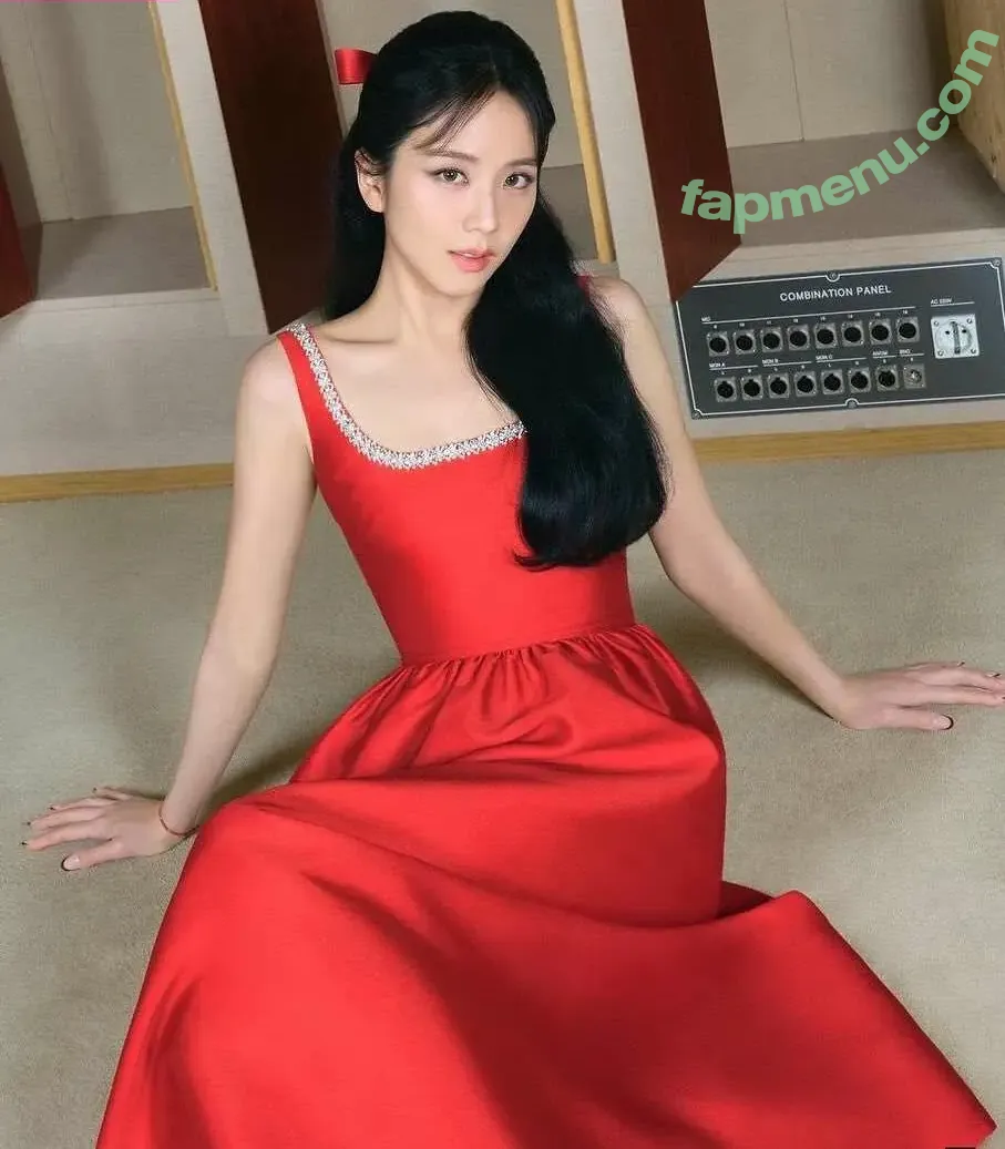 Jisoo nude photo #0594 (BLACKPINK / qenshizu / sooyaaa__)
