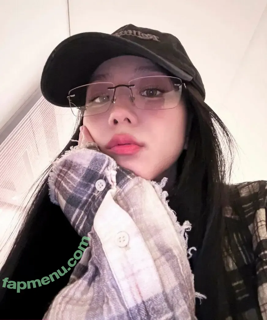 Jisoo nude photo #0600 (BLACKPINK / qenshizu / sooyaaa__)