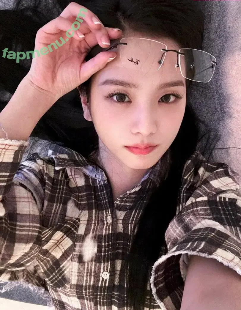 Jisoo nude photo #0602 (BLACKPINK / qenshizu / sooyaaa__)