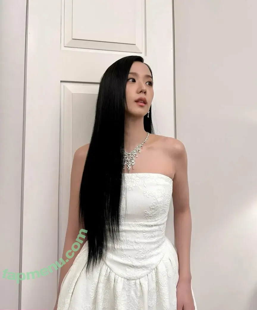 Jisoo nude photo #0610 (BLACKPINK / qenshizu / sooyaaa__)