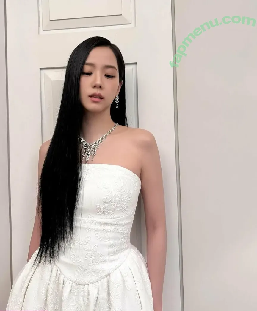 Jisoo nude photo #0611 (BLACKPINK / qenshizu / sooyaaa__)