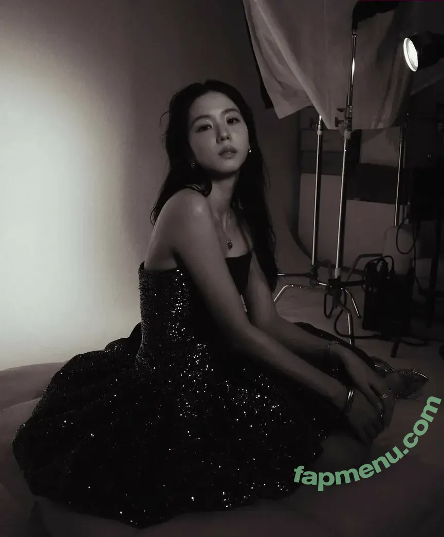 Jisoo nude photo #0627 (BLACKPINK / qenshizu / sooyaaa__)
