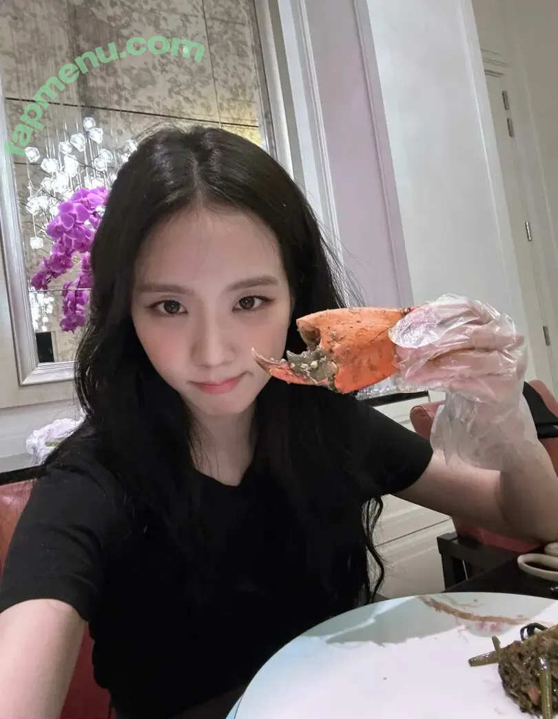 Jisoo nude photo #0688 (BLACKPINK / qenshizu / sooyaaa__)