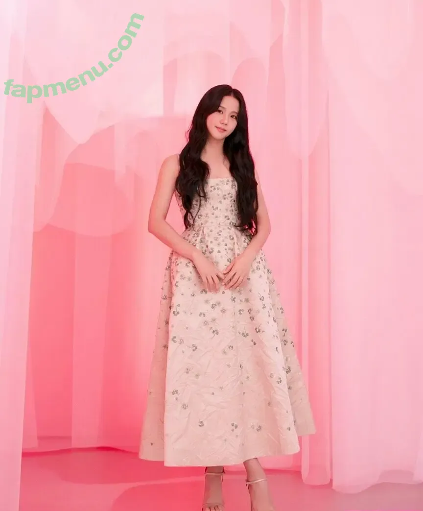 Jisoo nude photo #0711 (BLACKPINK / qenshizu / sooyaaa__)