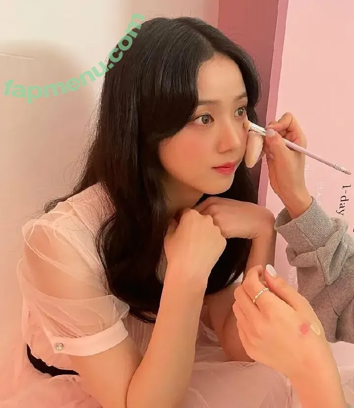 Jisoo nude photo #0714 (BLACKPINK / qenshizu / sooyaaa__)