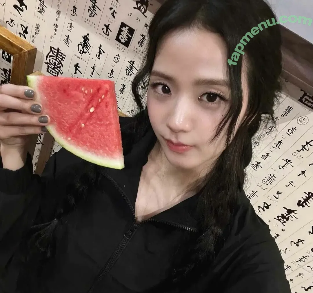 Jisoo nude photo #0715 (BLACKPINK / qenshizu / sooyaaa__)