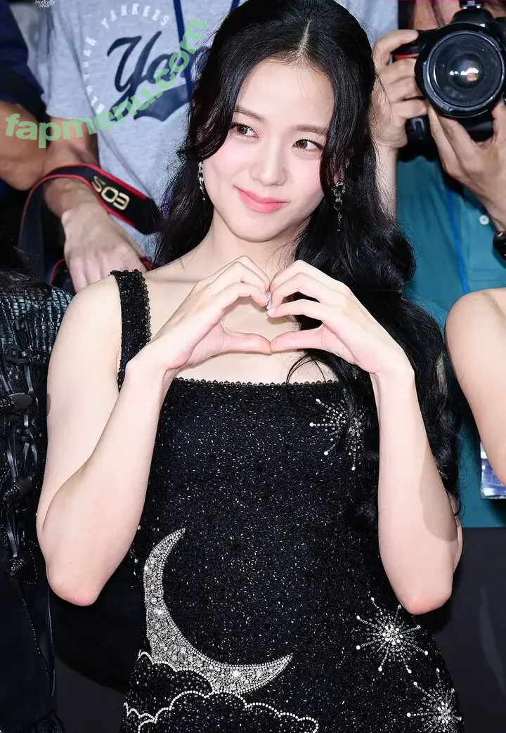 Jisoo nude photo #0717 (BLACKPINK / qenshizu / sooyaaa__)