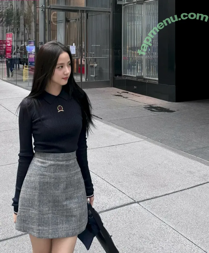 Jisoo nude photo #0727 (BLACKPINK / qenshizu / sooyaaa__)