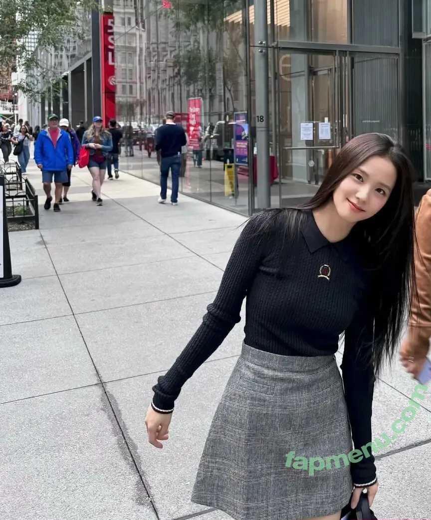 Jisoo nude photo #0729 (BLACKPINK / qenshizu / sooyaaa__)