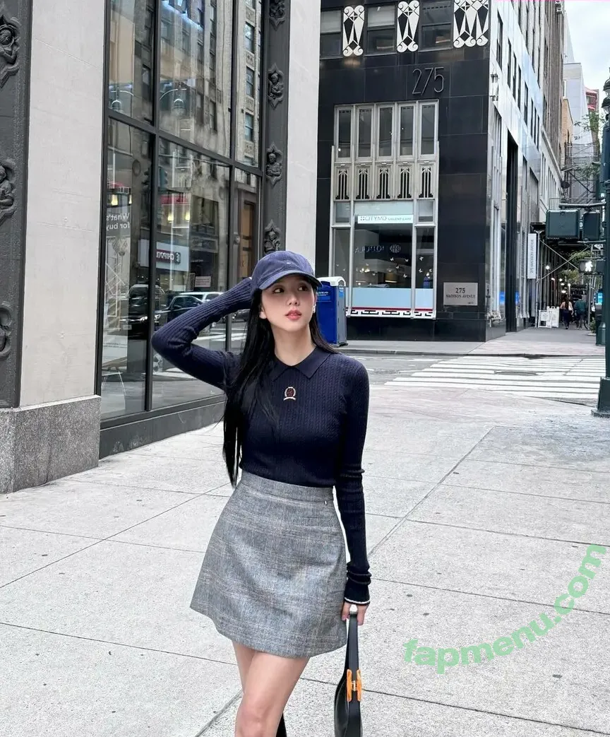 Jisoo nude photo #0730 (BLACKPINK / qenshizu / sooyaaa__)