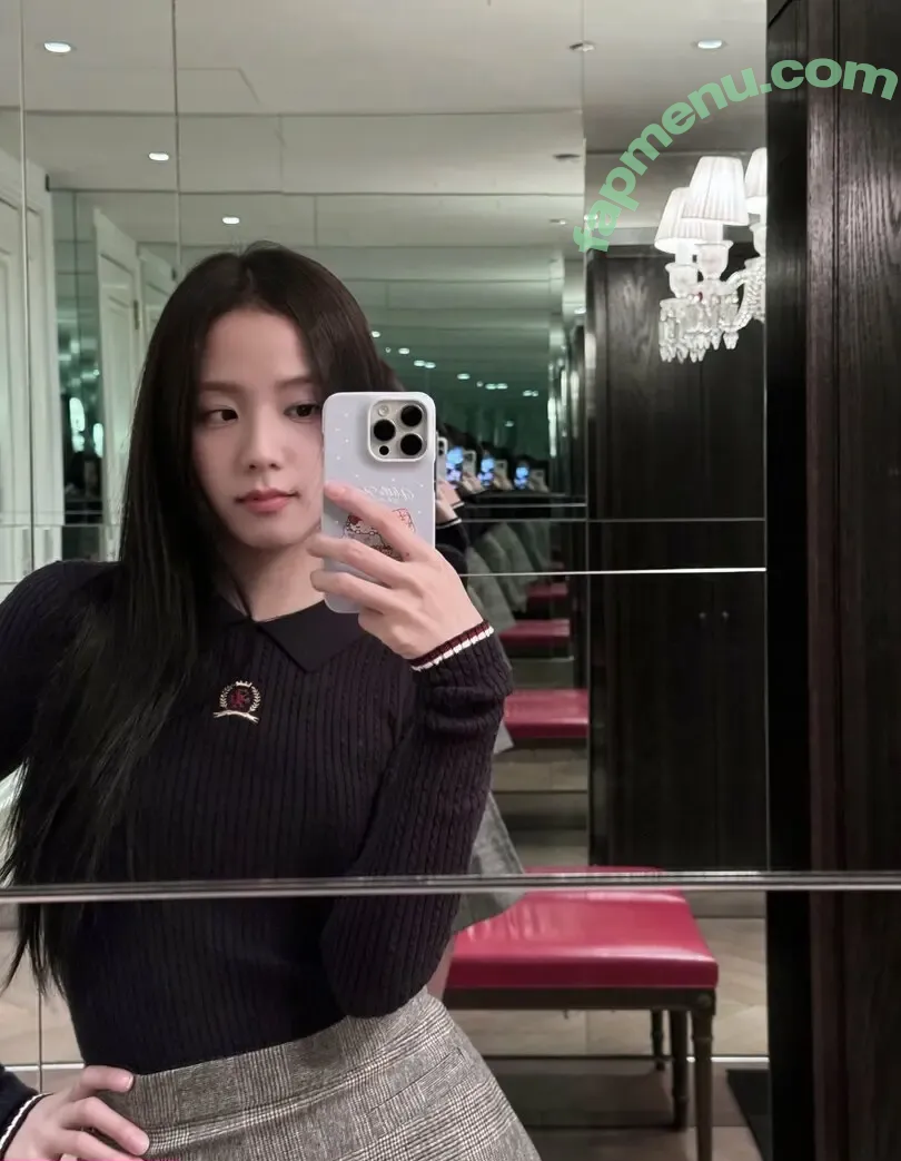 Jisoo nude photo #0733 (BLACKPINK / qenshizu / sooyaaa__)