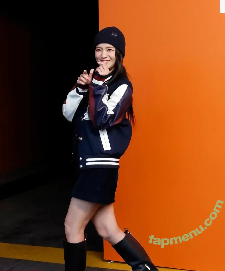 Jisoo nude photo #0743 (BLACKPINK / qenshizu / sooyaaa__)