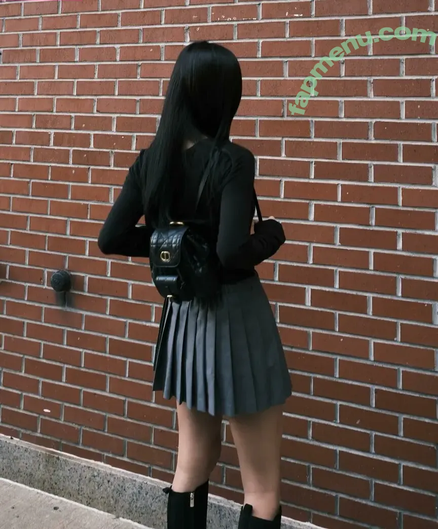 Jisoo nude photo #0749 (BLACKPINK / qenshizu / sooyaaa__)