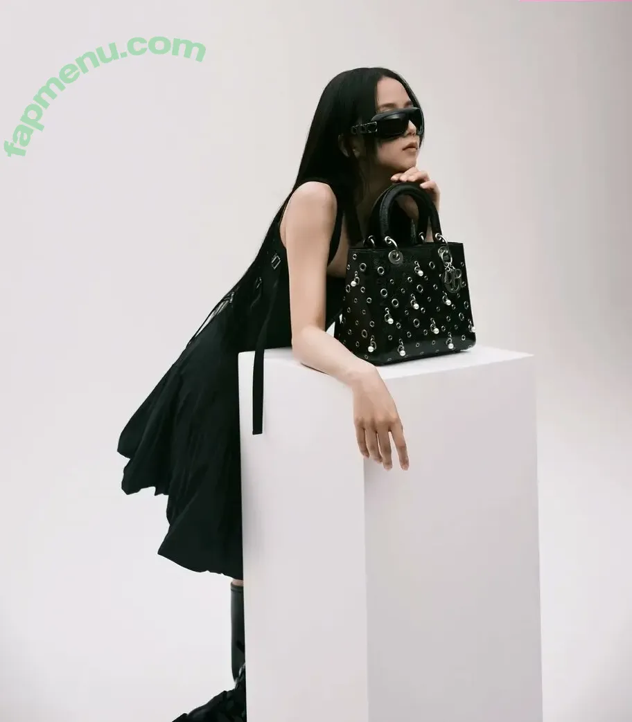 Jisoo nude photo #0753 (BLACKPINK / qenshizu / sooyaaa__)