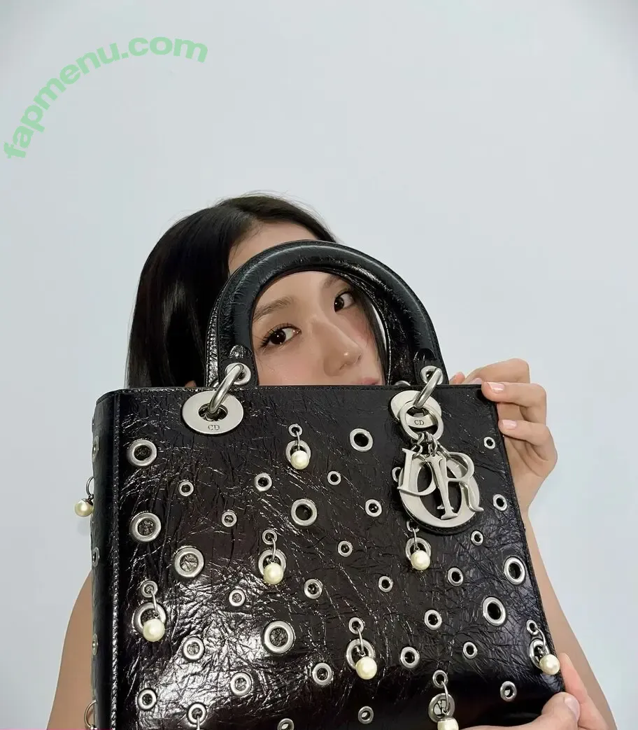 Jisoo nude photo #0757 (BLACKPINK / qenshizu / sooyaaa__)