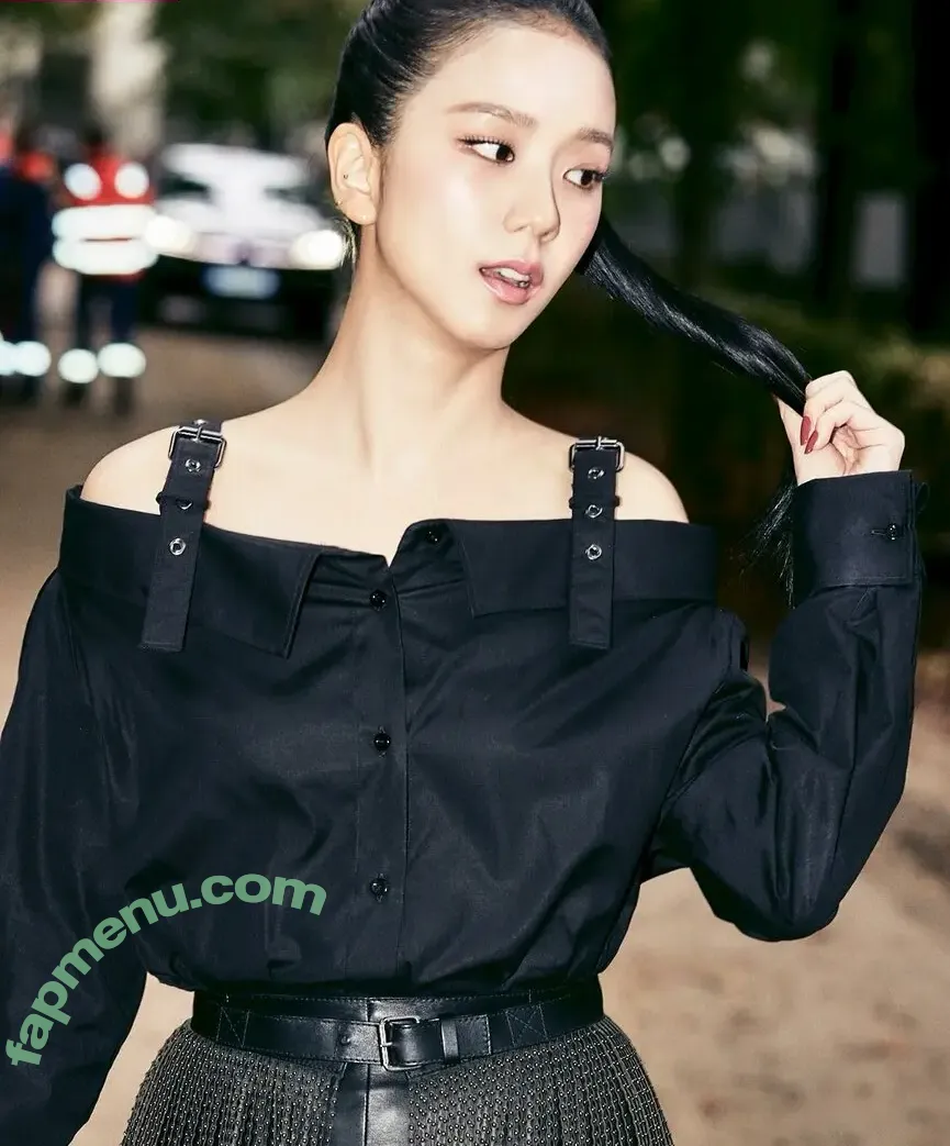 Jisoo nude photo #0765 (BLACKPINK / qenshizu / sooyaaa__)
