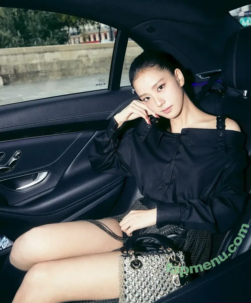 Jisoo nude photo #0766 (BLACKPINK / qenshizu / sooyaaa__)