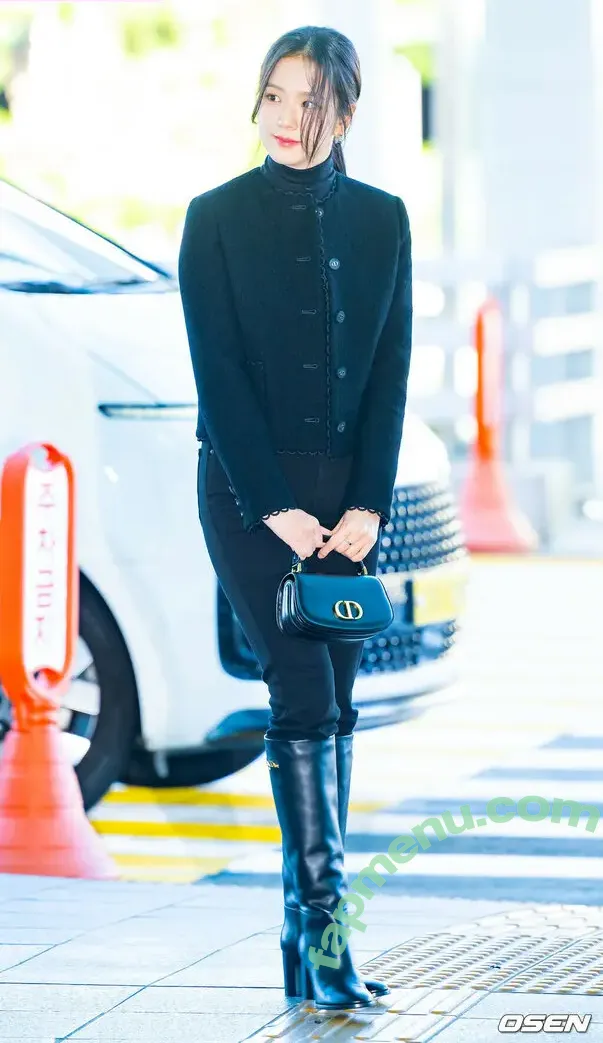 Jisoo nude photo #0768 (BLACKPINK / qenshizu / sooyaaa__)