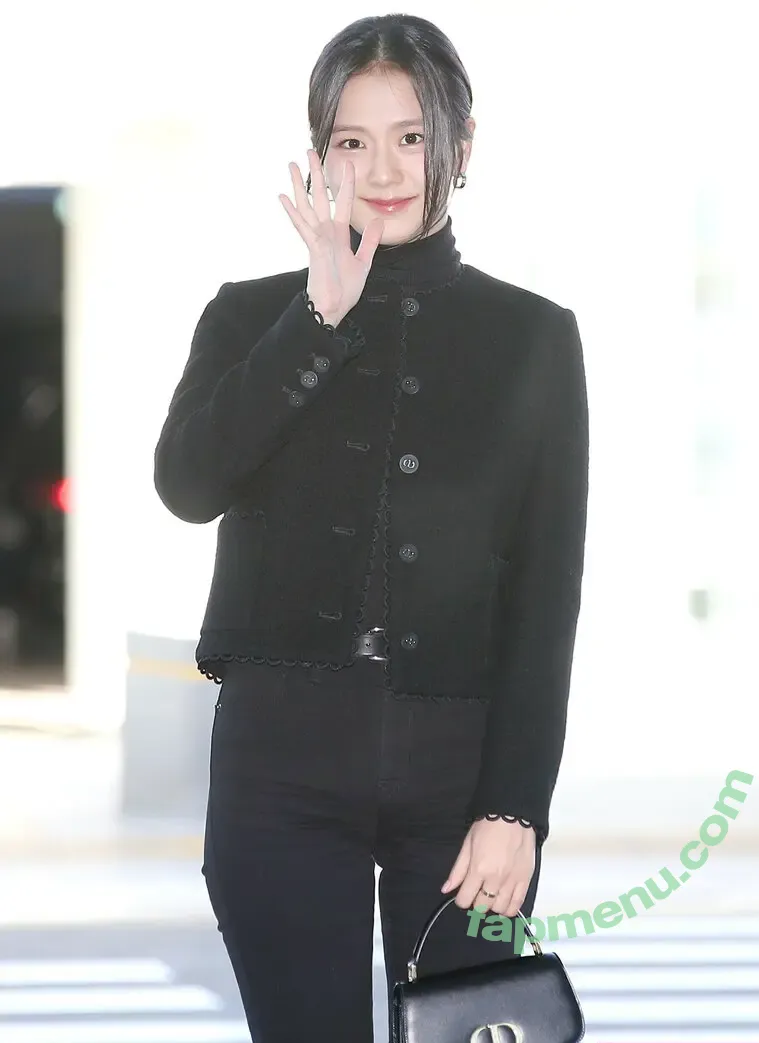 Jisoo nude photo #0770 (BLACKPINK / qenshizu / sooyaaa__)