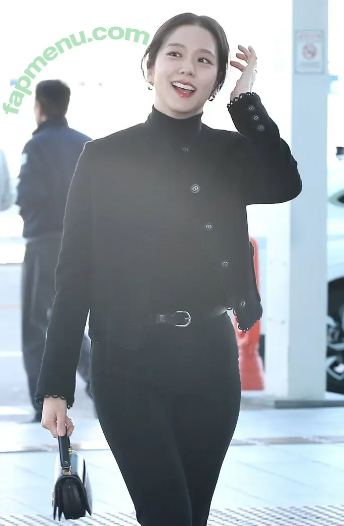 Jisoo nude photo #0782 (BLACKPINK / qenshizu / sooyaaa__)