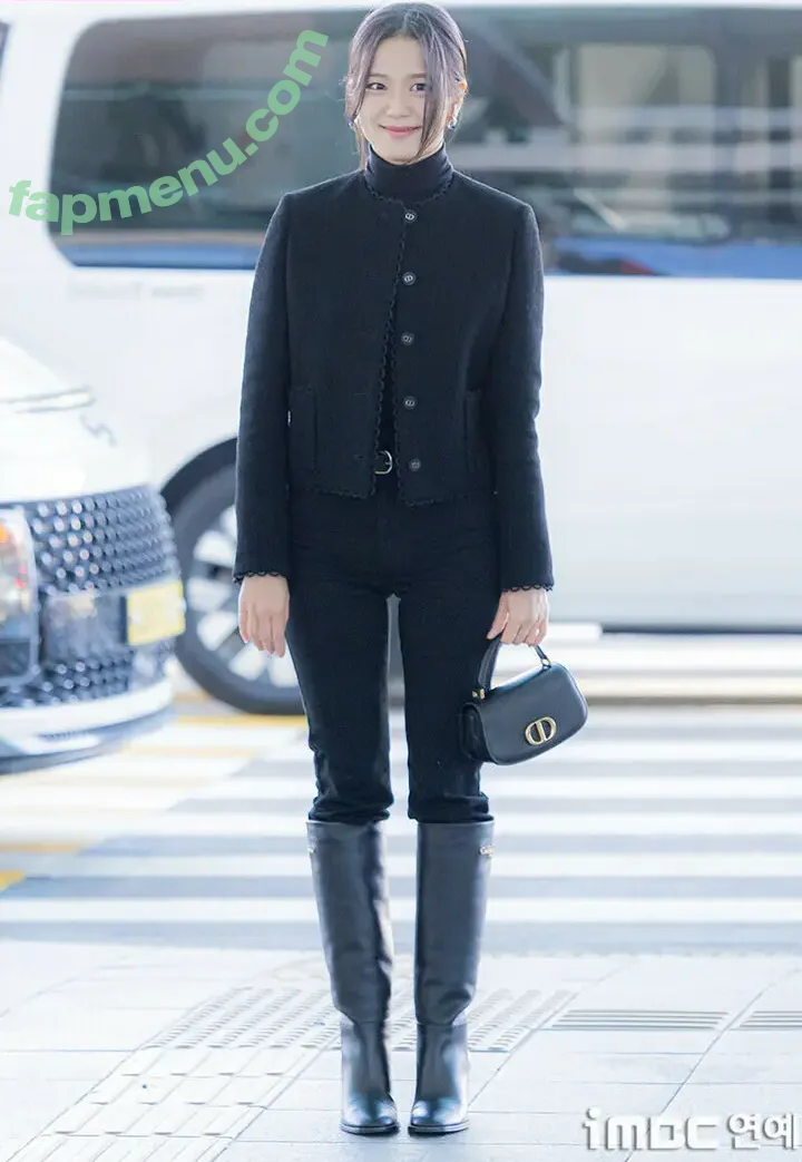 Jisoo nude photo #0783 (BLACKPINK / qenshizu / sooyaaa__)