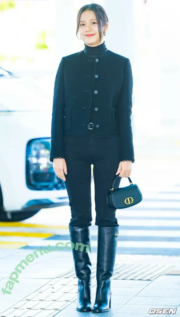 Jisoo nude photo #0784 (BLACKPINK / qenshizu / sooyaaa__)