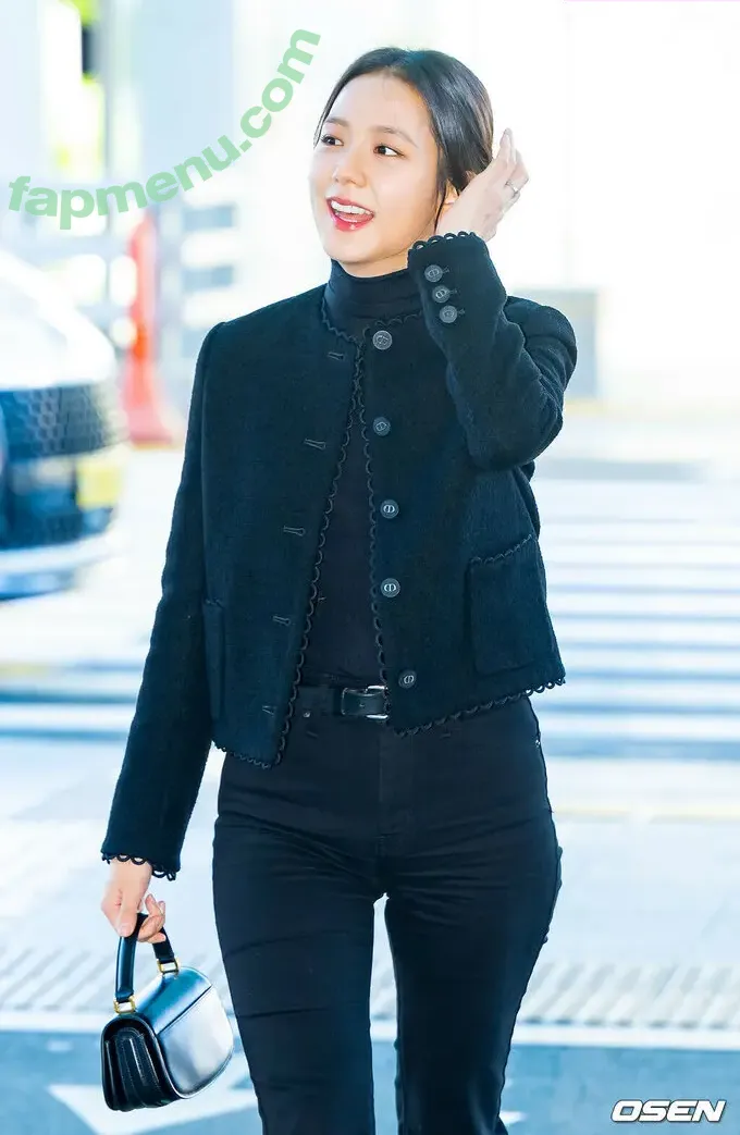 Jisoo nude photo #0787 (BLACKPINK / qenshizu / sooyaaa__)