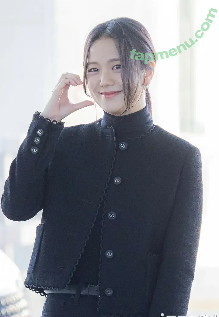 Jisoo nude photo #0789 (BLACKPINK / qenshizu / sooyaaa__)