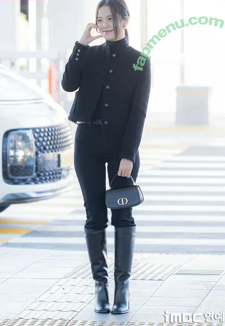 Jisoo nude photo #0792 (BLACKPINK / qenshizu / sooyaaa__)