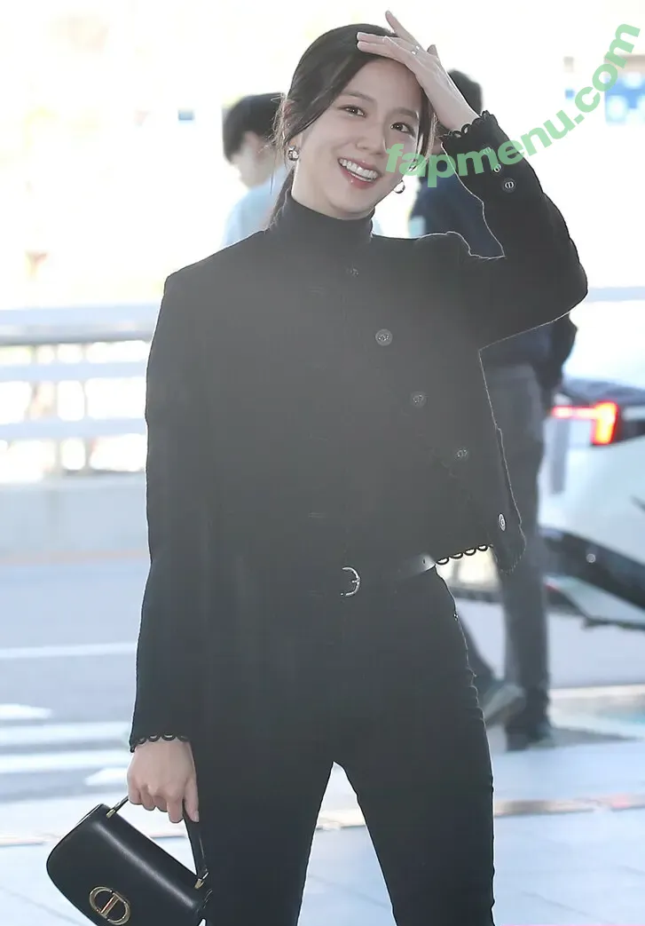 Jisoo nude photo #0793 (BLACKPINK / qenshizu / sooyaaa__)