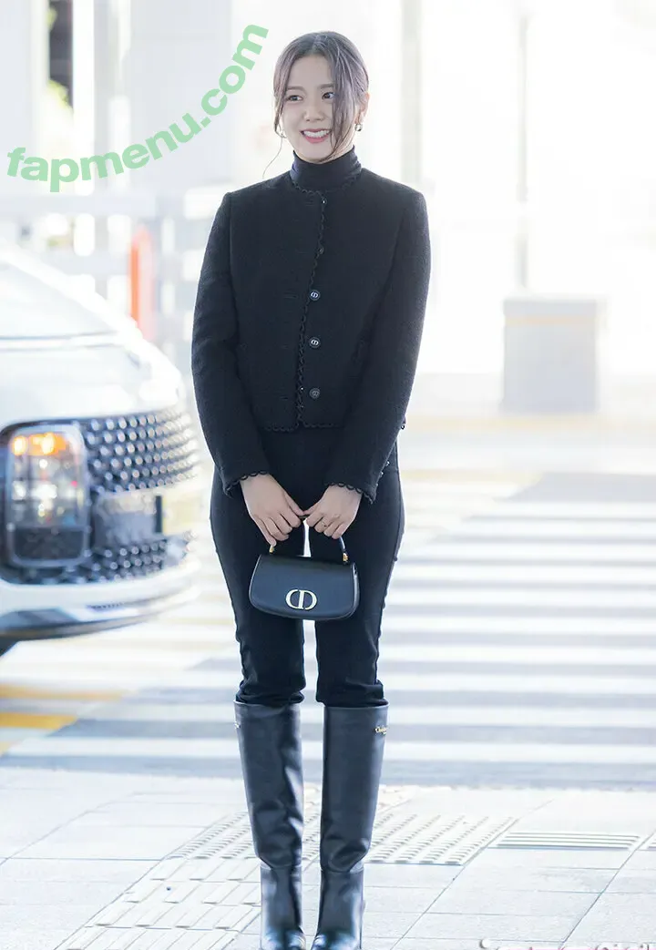 Jisoo nude photo #0795 (BLACKPINK / qenshizu / sooyaaa__)