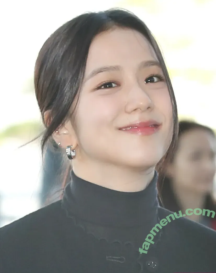 Jisoo nude photo #0796 (BLACKPINK / qenshizu / sooyaaa__)