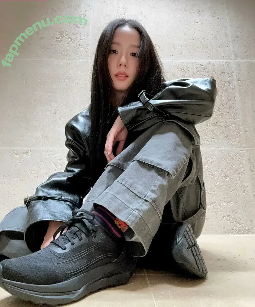 Jisoo nude photo #0807 (BLACKPINK / qenshizu / sooyaaa__)